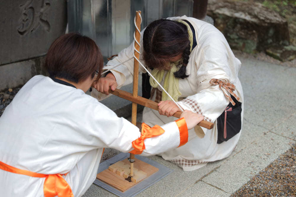 西都古墳まつり | 神話の息吹がよみがえる「炎の祭典」に密着