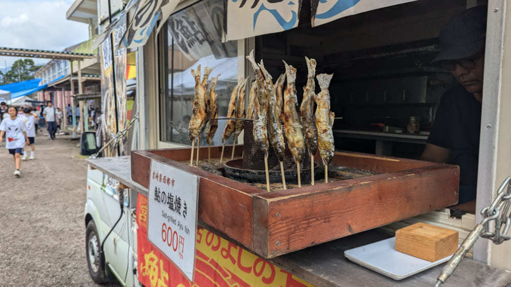 笑いだけじゃない！宮崎県西都市『三財へそ祭り』グルメ・ステージ